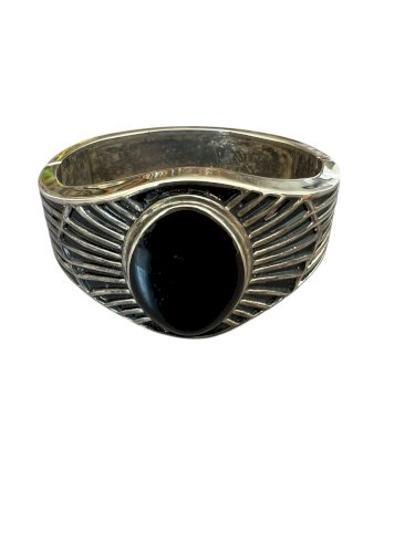 Large bracelet émaillé contemporain ressort métal argenté design