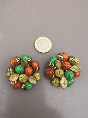 Large paire de boucles d’oreilles Fantaisie, vintage vers 1960 estival colorée