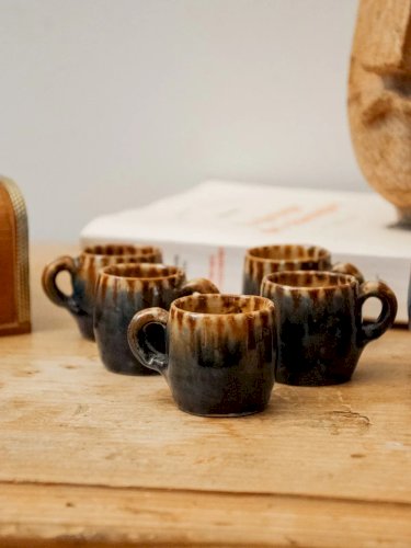 Léandre, le lot de 7 mini tasses en céramique N°204
