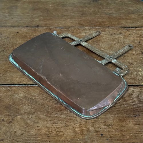Lèchefrite en cuivre XIXe en ferronnerie étamée travail français L9041