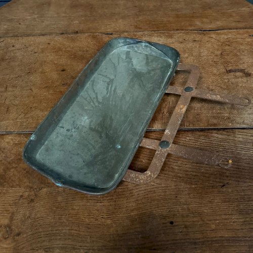 Lèchefrite en cuivre XIXe en ferronnerie étamée travail français L9041