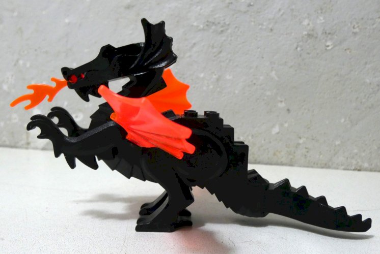 LEGO Chevalier Castel 6007 : Le dragon noir plus chevalier à compléter