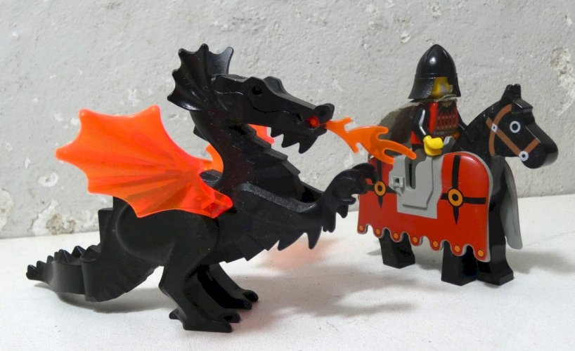LEGO Chevalier Castel 6007 : Le dragon noir plus chevalier à compléter