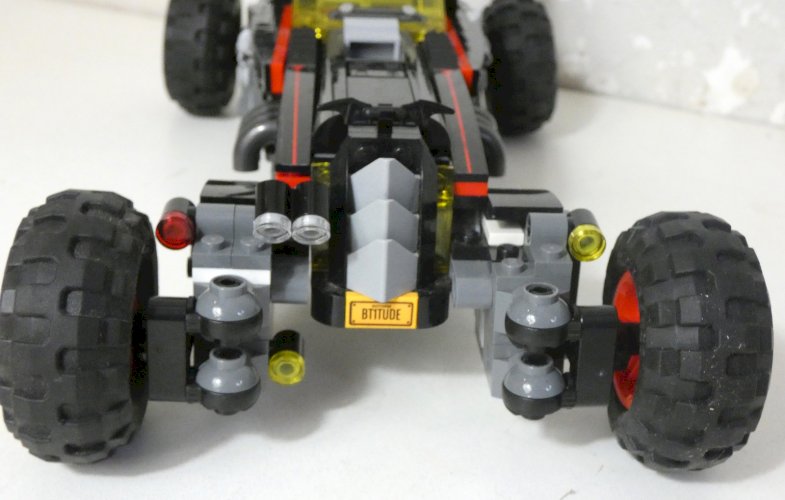 LEGO The Batman Movie 70905 : La Batmobile à compléter avec boite et notices