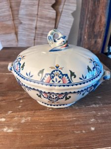 Gien vegetable dish model Rouen Saint Maclou 1938