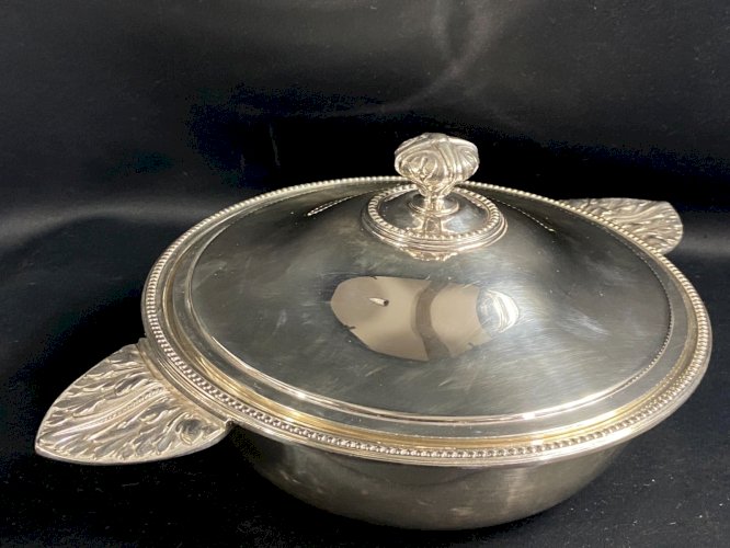 Légumier soupière en métal argenté signé CHRISTOFLE