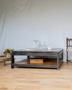 Léonie, the square wooden coffee table N°492