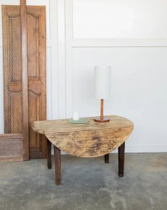 Léonie, the half-moon coffee table No. 151