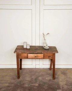 Leonie, the wooden coffee table No. 320