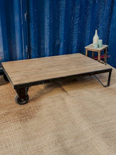 Léonie, la table basse industrielle en bois et métal N°495