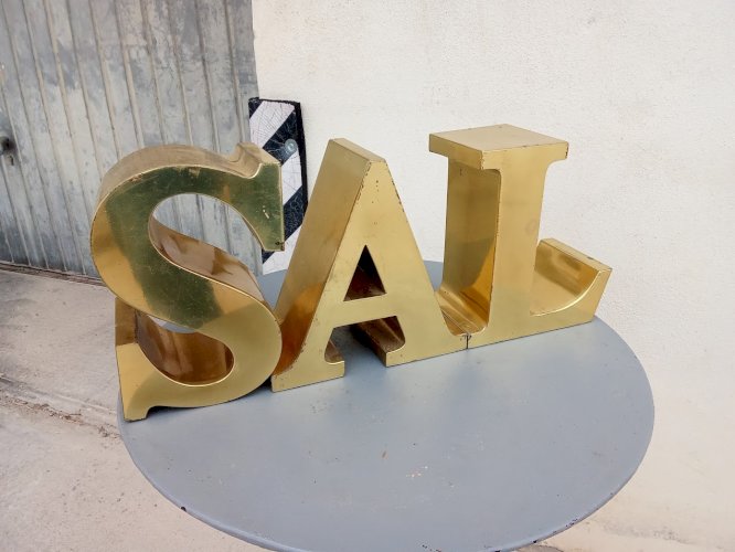 Lettre en laiton vintage