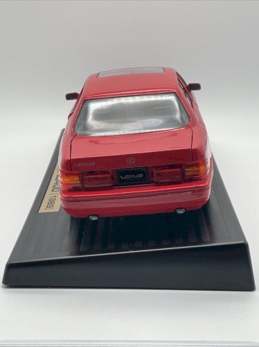 Lexus LS 400 (1989) 1/18 Majorette Platinum