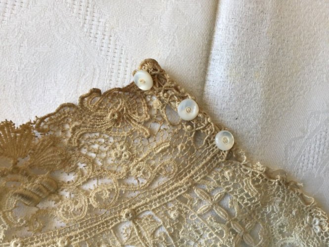 Linge Ancien Col enfant poupon brodé au fuseau Dentelle 1800/1900 Napoleon lll