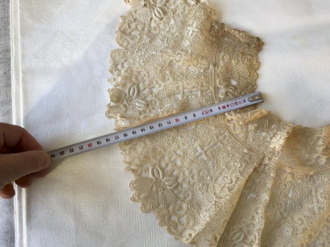 Linge Ancien Col enfant poupon brodé au fuseau Dentelle 1800/1900 Napoleon lll