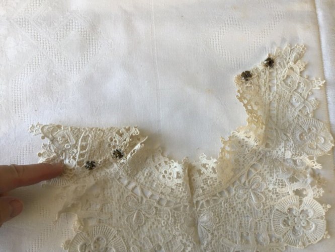 Linge Ancien Col enfant poupon brodé au fuseau Dentelle 1800/1900 Napoleon lll
