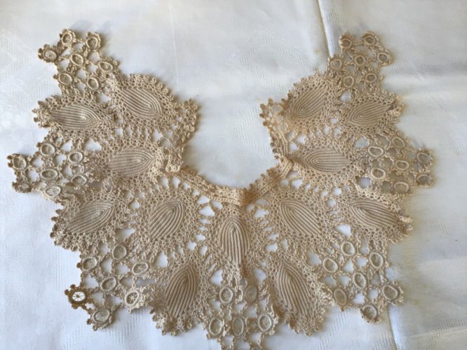 Linge Ancien Col enfant poupon brodé au fuseau Dentelle 1800/1900 Napoleon lll