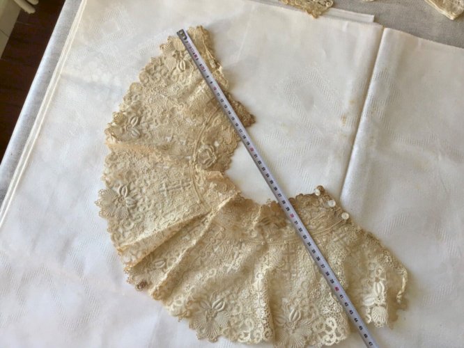 Linge Ancien Col enfant poupon brodé au fuseau Dentelle 1800/1900 Napoleon lll