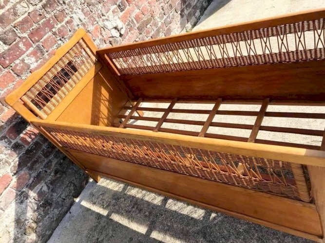 Lit Bebe Vintage En Rotin Et Osier Pieds Compas, Meuble Berceau Ancien