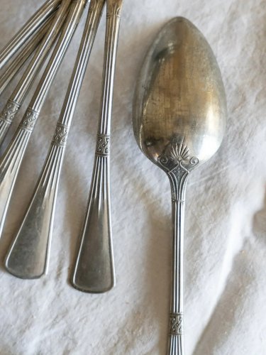 Loïs, le lot de 12 cuillères à soupe en métal N°4