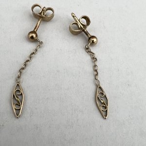 Longue paire de boucles d’oreilles pendantes or massif 18 carats vintage filigra