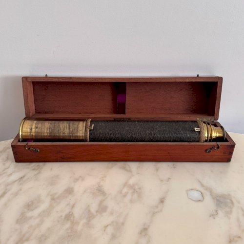 Longue-vue de marine XIXe en cuir et laiton et boite en acajou M3694