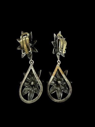 Longues Boucles d’oreilles Clips Ancienne pendantes florale vers 1950 vintage
