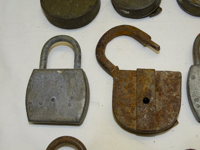 -LOT 11 CADENAS ANCIENS dont 3 GROSSES TETES de MICKEY sans leurs clés     D
