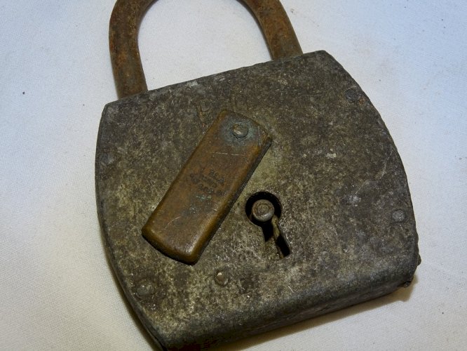-LOT 11 CADENAS ANCIENS dont 3 GROSSES TETES de MICKEY sans leurs clés     D