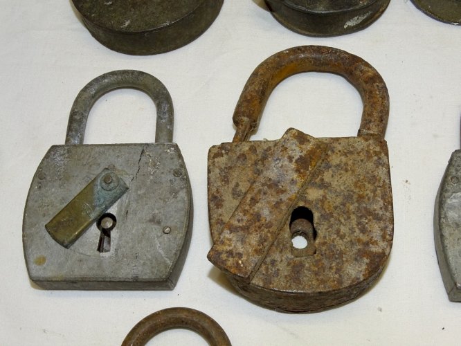 -LOT 11 CADENAS ANCIENS dont 3 GROSSES TETES de MICKEY sans leurs clés     D