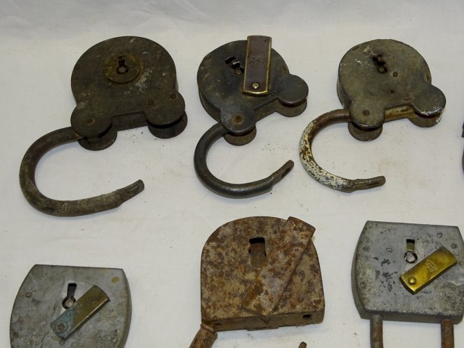 -LOT 11 CADENAS ANCIENS dont 3 GROSSES TETES de MICKEY sans leurs clés     D