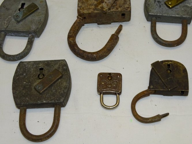 -LOT 11 CADENAS ANCIENS dont 3 GROSSES TETES de MICKEY sans leurs clés     D