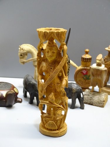 -LOT 11 OBJETS DIVERS SOUVENIRS DE VOYAGE DIFFERENTS PAYS OBJETS DE VITRINE   D