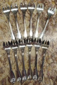 LOT 12 OYSTER FORKS Shell Metal Silver Silverware 6VitC 19/12