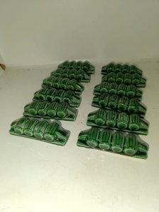 lot 12 porte-couteaux en barbotine verte. Style Art Deco. Vers 1930-1950 en bon etat