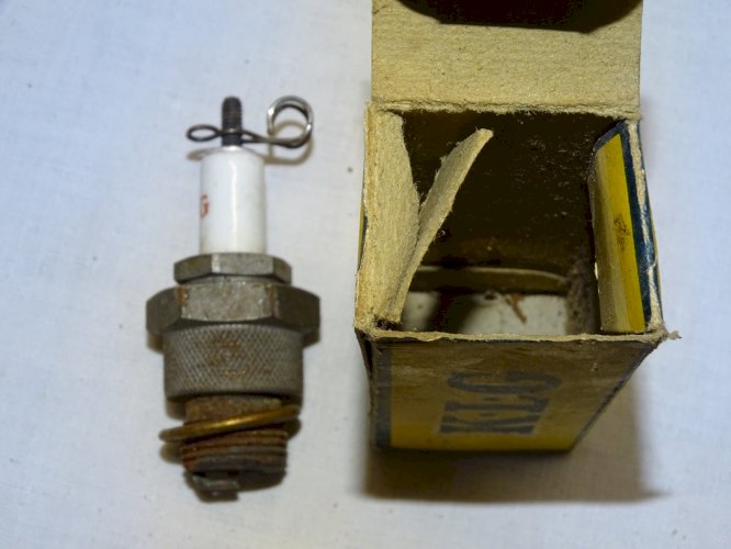 -LOT 14 BOUGIES AUTOMOBILES ANCIENNES 7 AVEC BOITES 1 BOITE SEULE VHC AUTO   D
