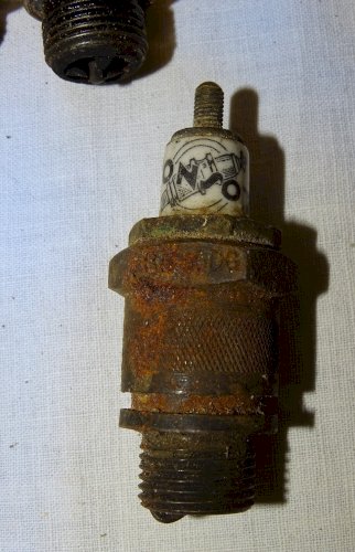 -LOT 14 BOUGIES AUTOMOBILES ANCIENNES 7 AVEC BOITES 1 BOITE SEULE VHC AUTO   D