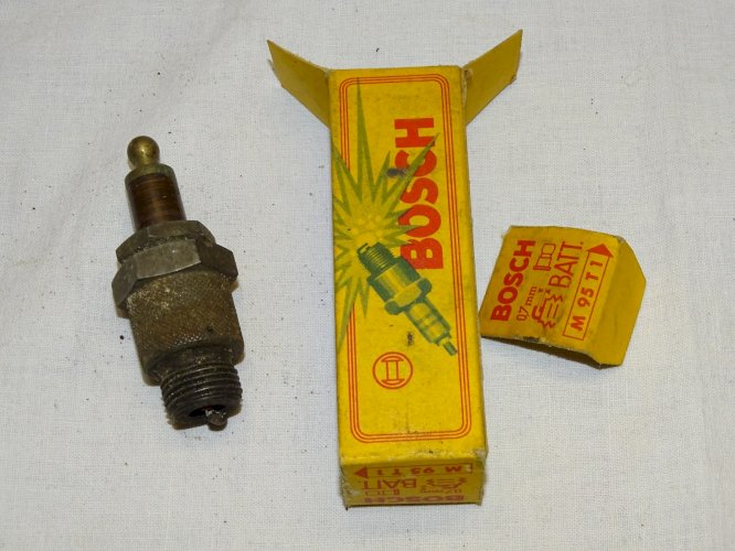 -LOT 14 BOUGIES AUTOMOBILES ANCIENNES 7 AVEC BOITES 1 BOITE SEULE VHC AUTO   D
