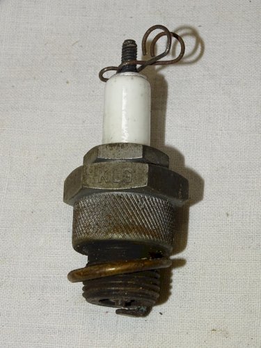 -LOT 14 BOUGIES AUTOMOBILES ANCIENNES 7 AVEC BOITES 1 BOITE SEULE VHC AUTO   D
