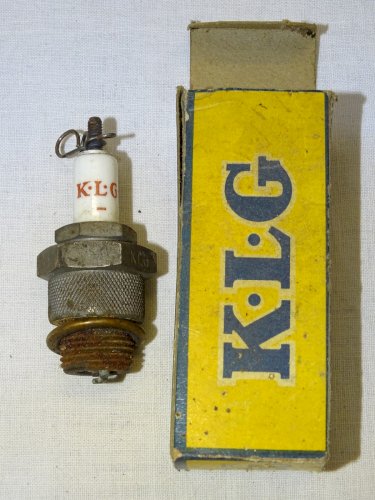 -LOT 14 BOUGIES AUTOMOBILES ANCIENNES 7 AVEC BOITES 1 BOITE SEULE VHC AUTO   D