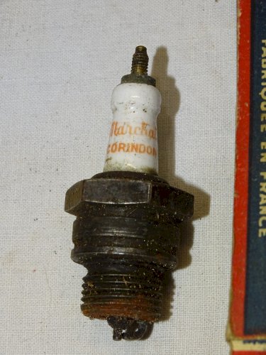 -LOT 14 BOUGIES AUTOMOBILES ANCIENNES 7 AVEC BOITES 1 BOITE SEULE VHC AUTO   D