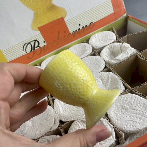 Lot 19 coquetier citron jaune en céramique yellow lemon egg cup