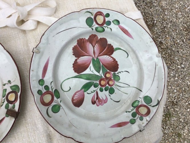 Lot 2 ASSIETTE ANCIENNE FAIENCE DES ISLETTES XIXème -fleur