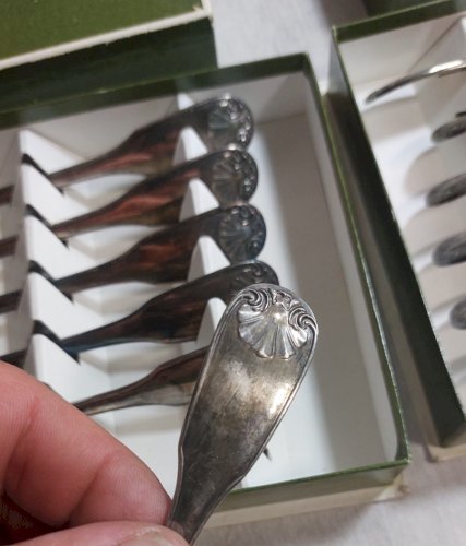 Lot 2 coffrets de fourchettes à huitre, Vendome coquilles, Christofle Alfenide