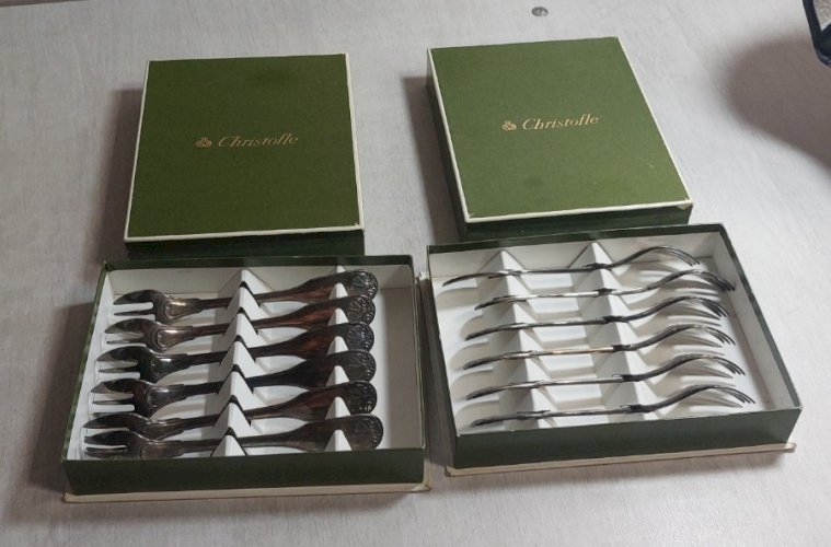 Lot 2 coffrets de fourchettes à huitre, Vendome coquilles, Christofle Alfenide