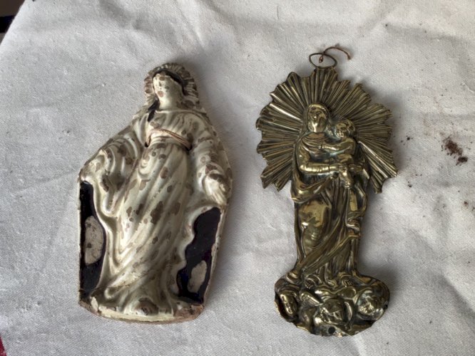 Lot 2 Décoration Murale Religieuse Vierge Marie à l’ Enfant laiton et terre cuit