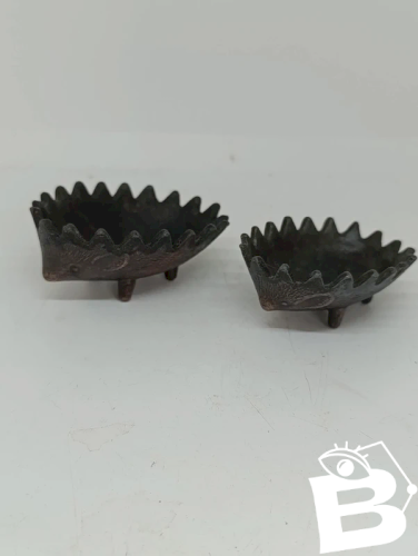 lot 2 petits hérissons vintage made in grece style walter bosse en bon etat