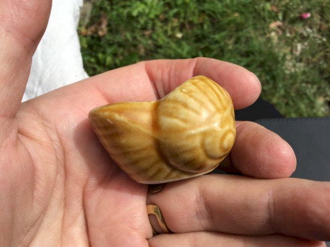 Lot 24 PETITS PLATS À ESCARGOTS EN GRÈS VERNISSÉ forme escargots lot n°1