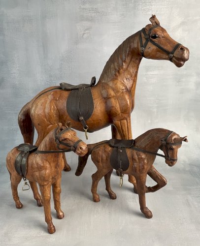 Lot 3 figurine statuette 2 petits chevaux + 1 grand cheval en cuir XXe vintage