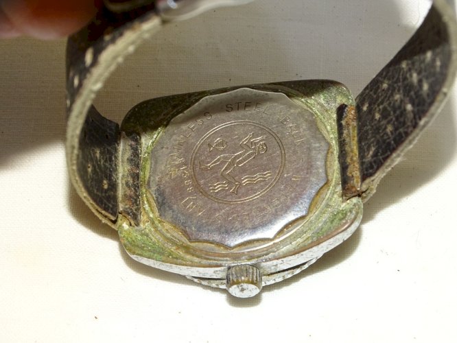 -LOT 3 MONTRES MECANIQUES TIMEX AUTOMATIQUE YEMA JUNIOR KELTON A RESTAURER