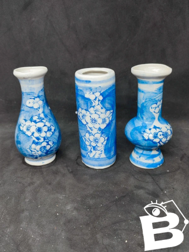 lot 3 petits vases chinois à decor floral en porcelaine en bon etat